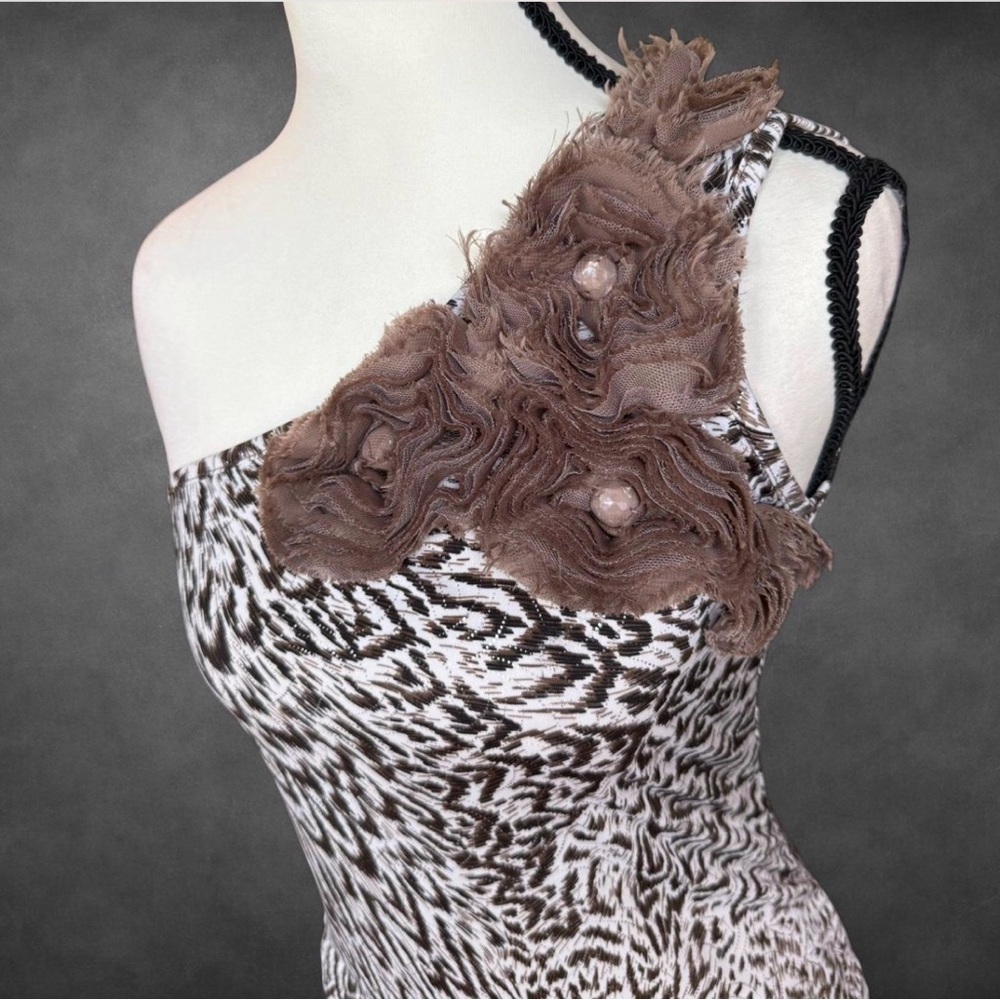 Lipstick One-Shoulder Printed‎ Tank with Rosette Accent - Picture 2 of 8